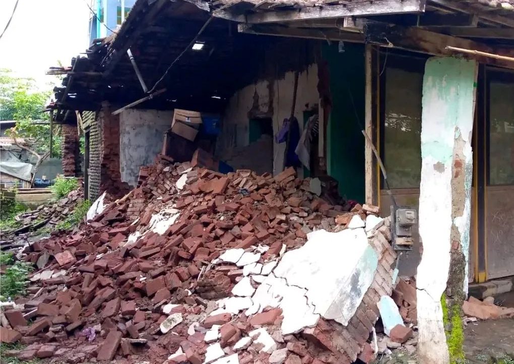 Angin Kencang Robohkan Empat Rumah di Kudus