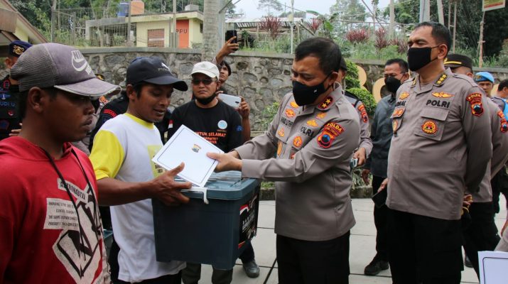 Kapolda Jateng Turun ke Lapangan Tanggapi Langsung Keluhan Warga Terdampak Erupsi