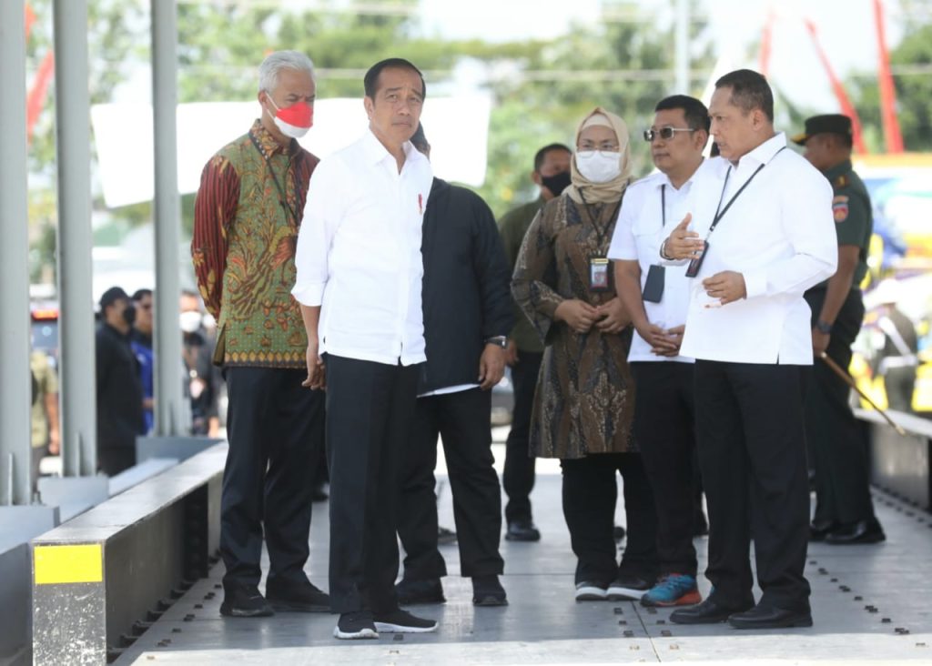 Dampingi Jokowi Resmikan Sentra Penggilingan Padi, Ganjar Dorong Lebih Banyak Lagi