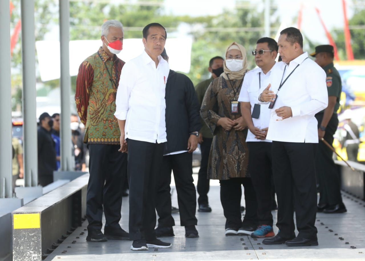 Dampingi Jokowi Resmikan Sentra Penggilingan Padi, Ganjar Dorong Lebih Banyak Lagi