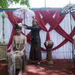 Siraman yang dilakukan Bupati Boyolali, M. Said Hidayat kepada Mas Boyolali Tahun 2022 di Umbul Ngabean Pengging, Selasa (21/03)