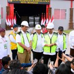 Presiden Jokowi saat meresmikan TPST Kesiman Kertalangu, di Denpasar, Bali, Senin (13/03).