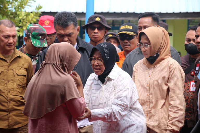 Mensos Pastikan Warga Terdampak Longsor Terima Bantuan