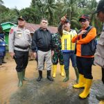 Badan Nasional Penanggulangan Bencana (BNPB) Letjen TNI Suharyanto mengintruksikan kepada jajaran Pemkab Natuna agar jaringan telekomunikasi dapat segera dipulihkan.
