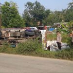 Truk Terguling, Jagung 10 Ton Berhamburan di Jalan