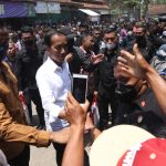 Cek Harga Komoditas Pangan, Jokowi dan Ganjar Dikerubuti Pedagang dan Pengunjung