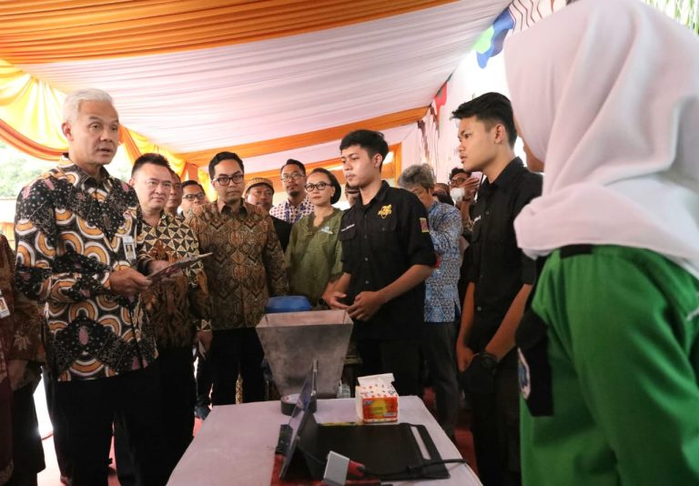 Gubernur Dorong “Teaching Industry” di Jawa Tengah, Resmikan 7 Revitalisasi SMK