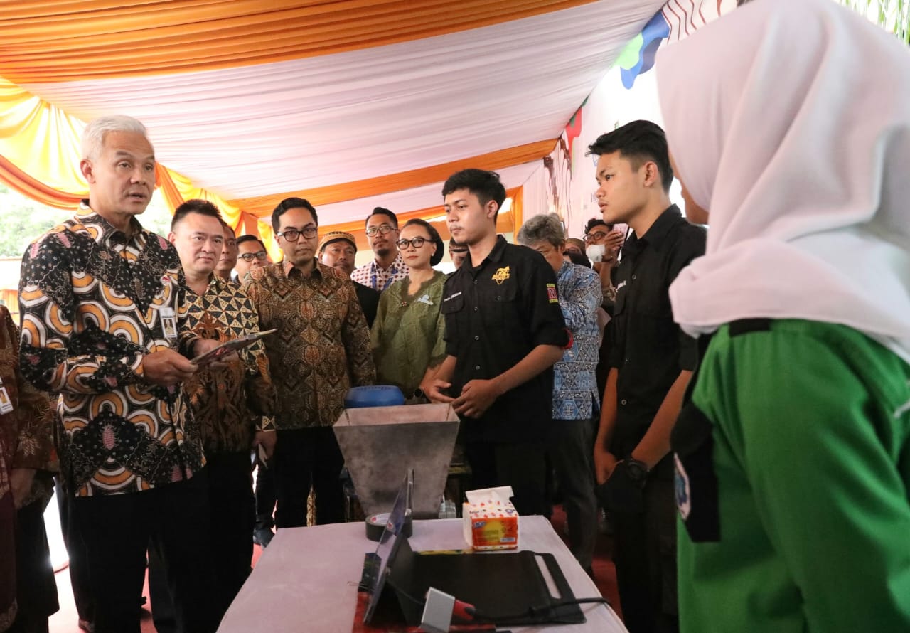 Gubernur Dorong “Teaching Industry” di Jawa Tengah, Resmikan 7 Revitalisasi SMK