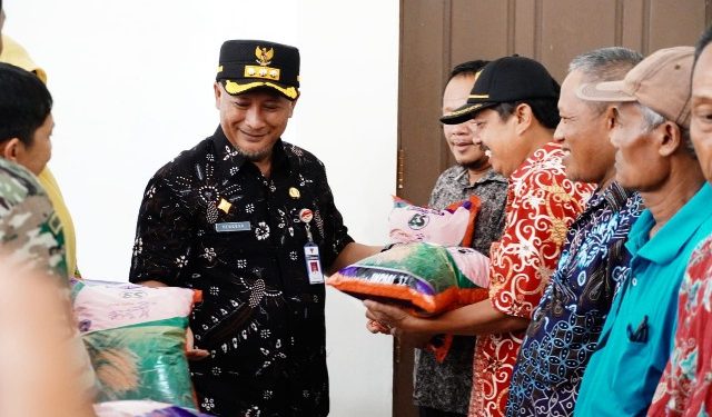 Dihantam Puso, Ribuan Petani Korban Banjir Pati Dapat Bantuan Benih Padi