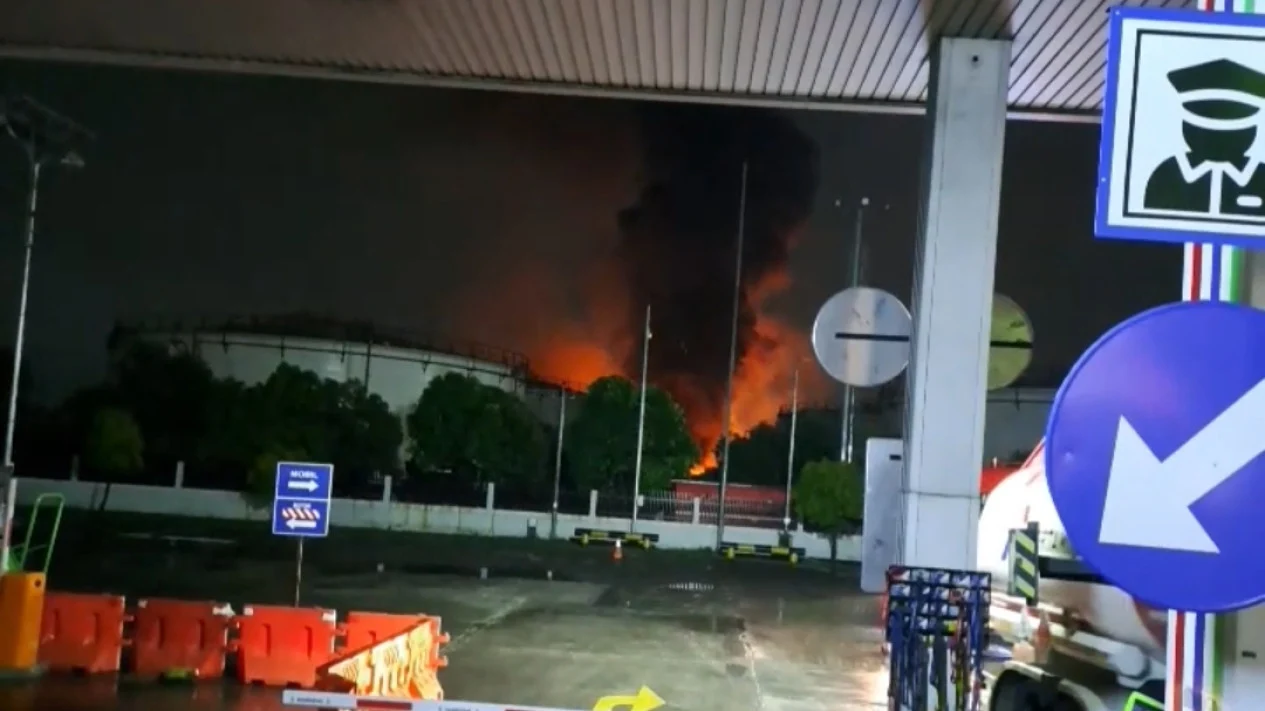 Depo Pertamina Plumpang Terbakar, Puluhan Unit Mobil Damkar Dikerahkan