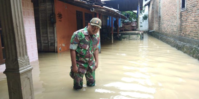 Sungai Silugonggo Meluap, Genangi Ratusan Rumah Desa Mustokoharjo (Foto: Dok Koramil 0718-1/Pati)