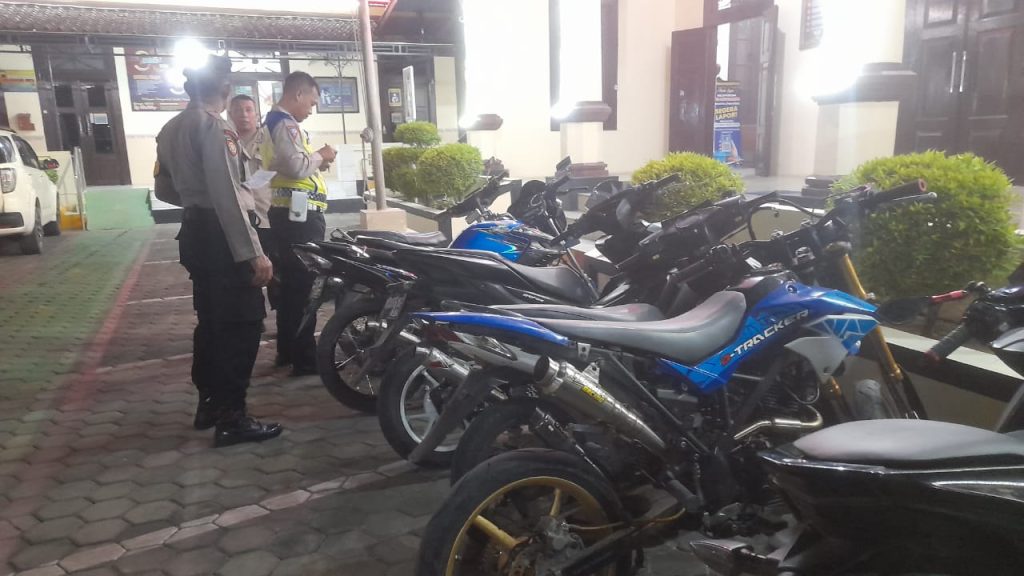 Polsek Juwana Kandangkan Belasan Motor Berknalpot Brong