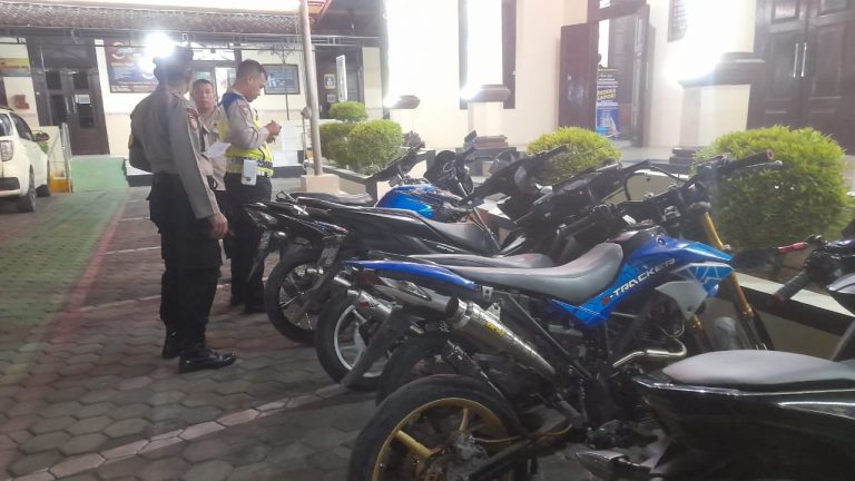 Polsek Juwana Kandangkan Belasan Motor Berknalpot Brong