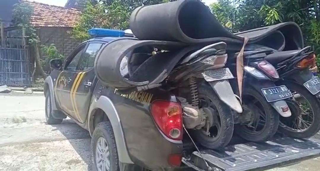Polsek Jakenan Bubarkan Judi Sabung Ayam saat Patroli Banjir
