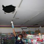 Demi Rokok, Pencuri Nekat Jebol Plafon Indomaret