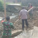 Tanah Longsor Tutup Jalan Desa Lambang Wetan, TNI-Polri Turun Tangan