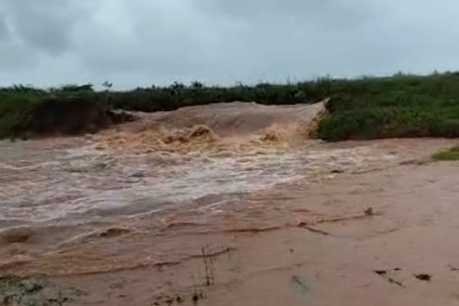 Tanggul Sungai Piji dan Dawe Jebol