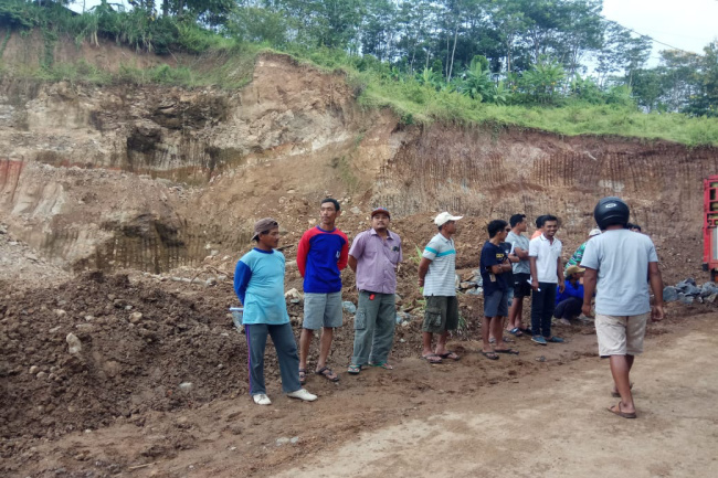 Dinilai Berbahaya, Warga Sitiluhur Tuntut Penutupan Tambang Ilegal