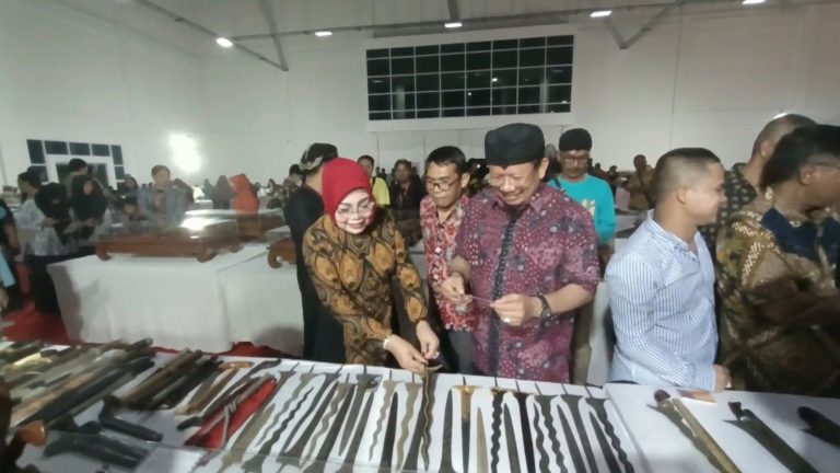 Ribuan Keris Nusantara Dipamerkan dalam Pameran Tosan Aji