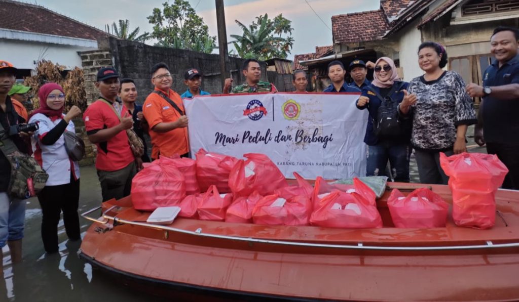 Yayasan Safin Bina Bangsa dan Karang Taruna Pati Kompak Salurkan Ratusan Nasi Bungkus Selama Sepekan
