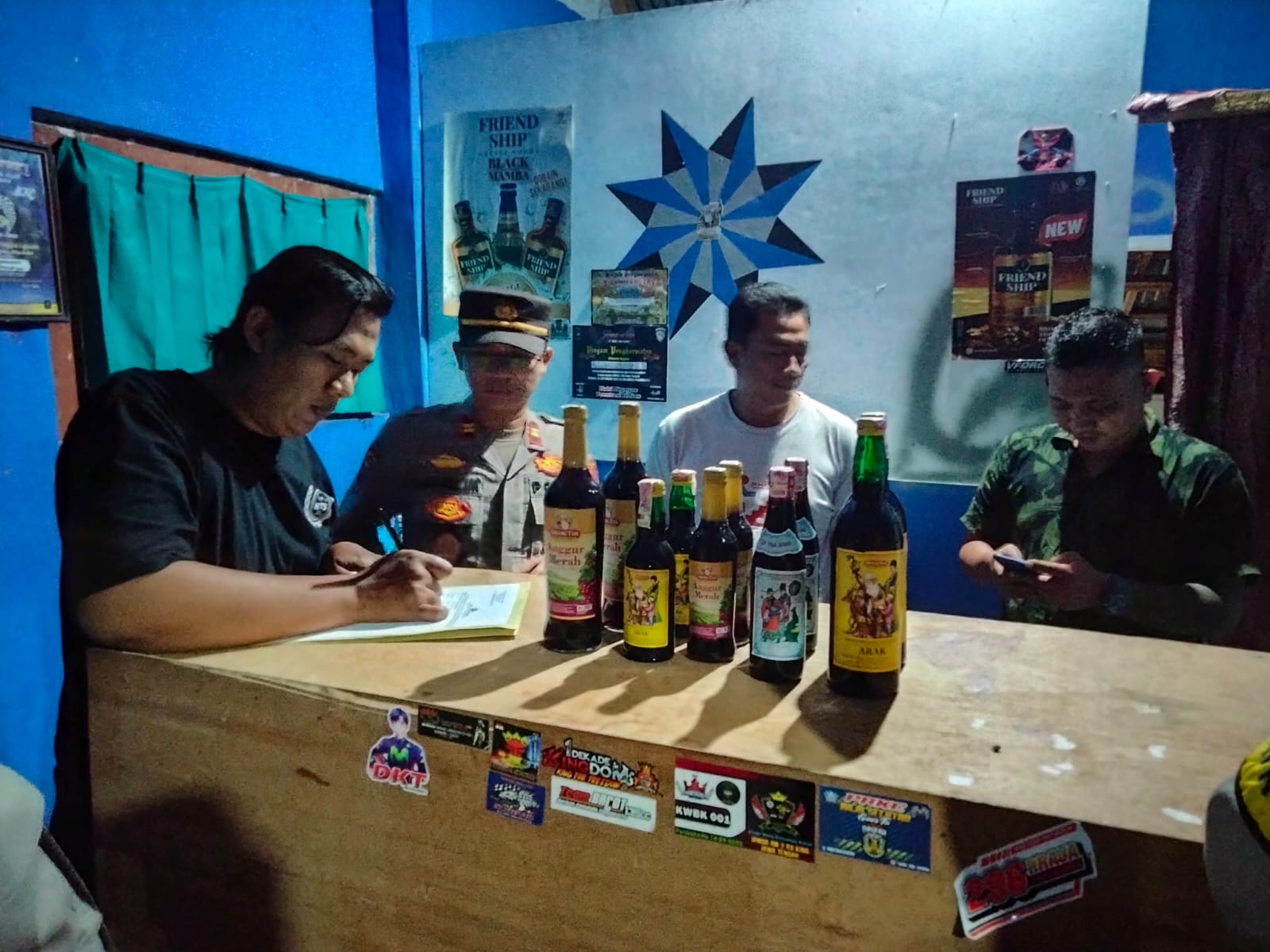 Tanggapi Keluhan Masyarakat, Ratusan Botol Miras Diamankan Polsek Doro