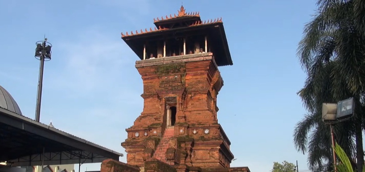 Prosesi penabuhan Beduk Dandang di Menara Kudus, Rabu (22/03)