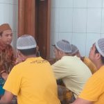 Santri Ponpes Al-Achsaniyyah sedang mengikuti pengajian (Foto: Iby/KanalMuria)