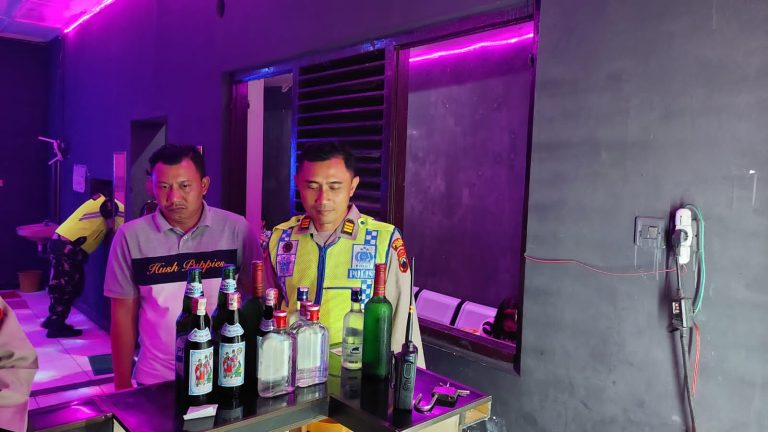 Operasi Pekat, Personel Gabungan Amankan Ratusan Botol Miras