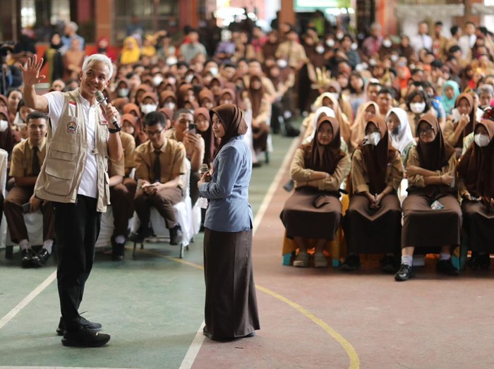 Sambangi SMAN 1 Kudus, Ganjar Ajak Siswa Waspadai Hoaks