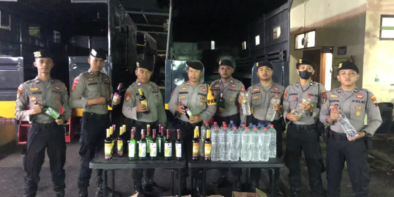 Puluhan Botol Miras Diamankan Polresta Pati dalam Sehari