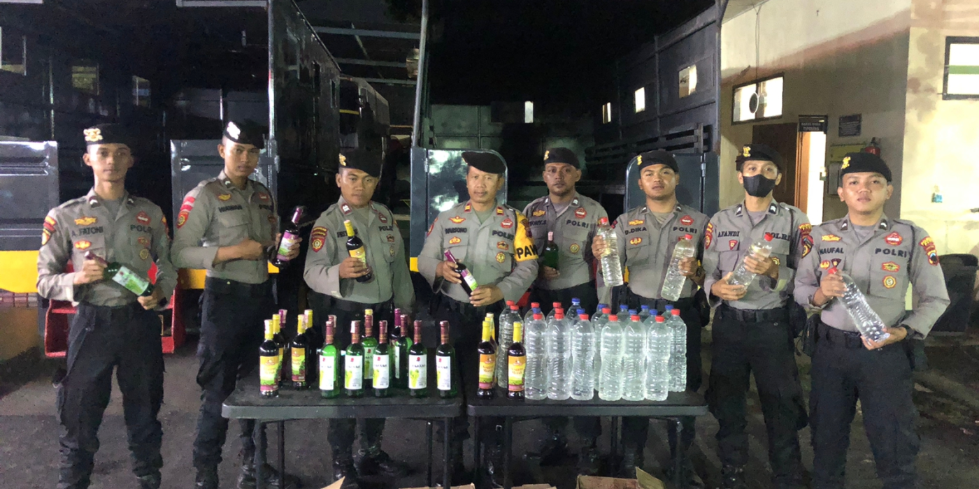 Puluhan Botol Miras Diamankan Polresta Pati dalam Sehari