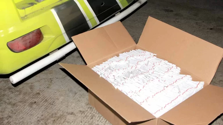 Bea Cukai Kudus mengamankan 136 ribu rokok batang ilegal di Jalan Kudus-Semarang, Kecamatan Jati, Kabupaten Kudus, Kamis (09/03).