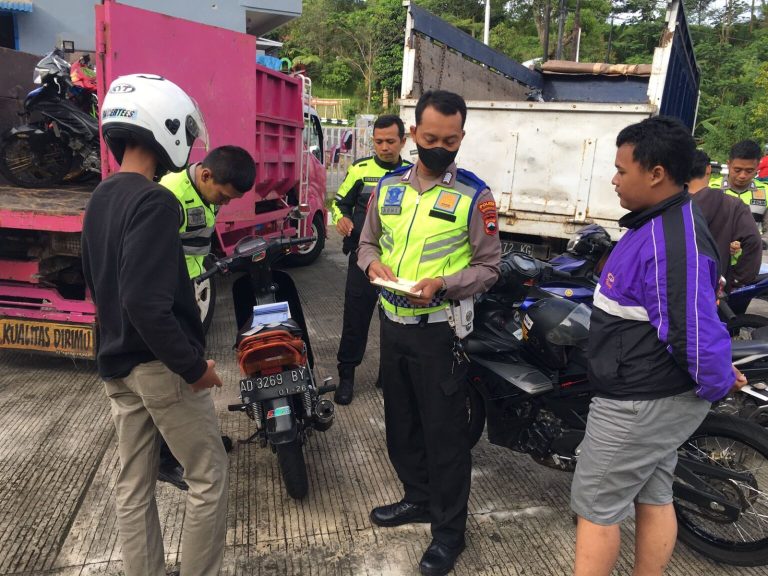 Polres Karanganyar Gencar Razia Motor Berknalpot Brong di Jalur Tawangmangu