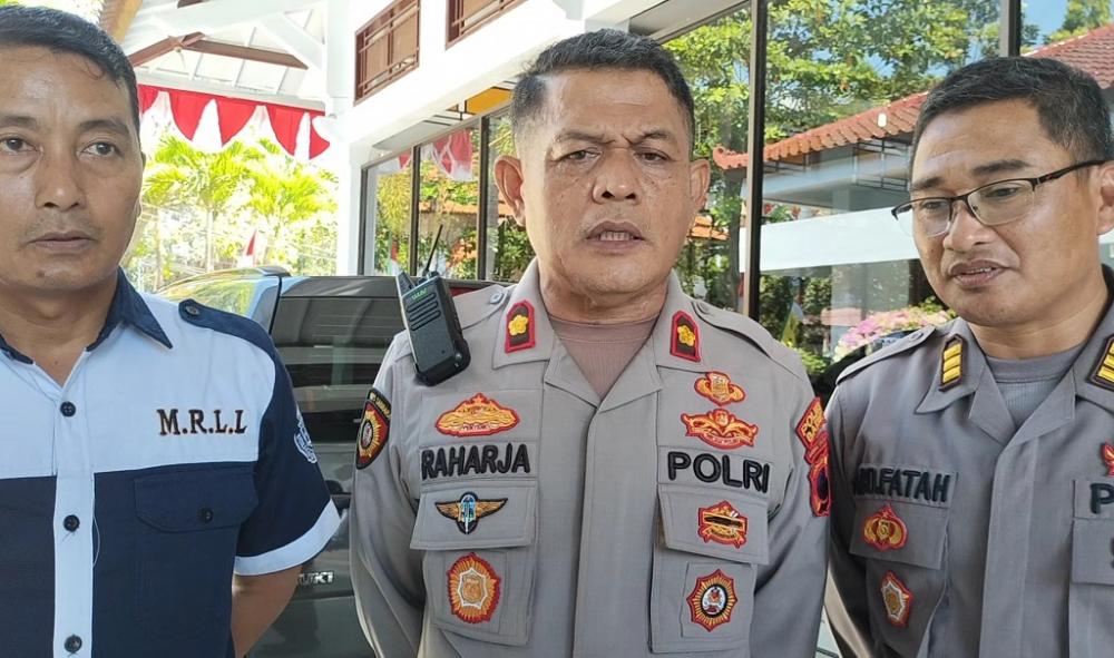 Supir Nekat Parkir di Exit Tol, Petugas Siap Menilang