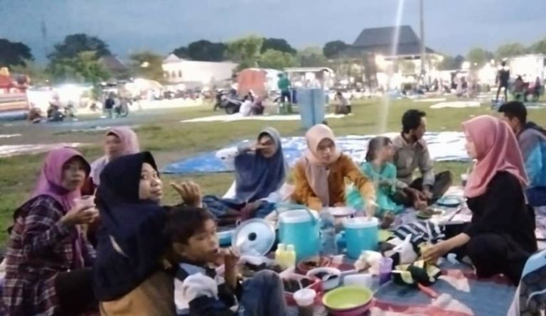 Alun-Alun Demak Jadi Favorit Lokasi Ngabuburit dan Berbuka Puasa