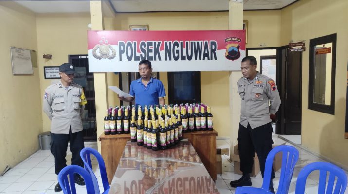 Gelar Operasi Pekat, Polsek Ngluwar Amankan Ratusan Botol Miras