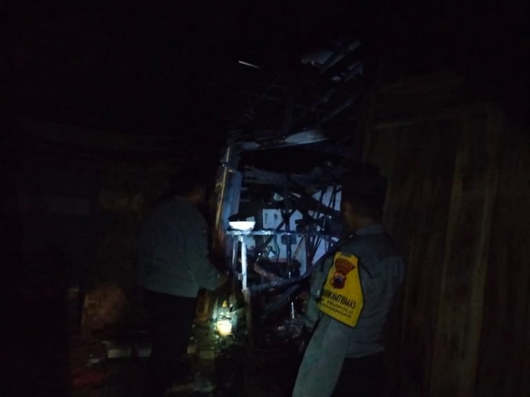Diduga Lupa Matikan Kompor, Rumah di Ngaringan Dilalap Si Jago Merah