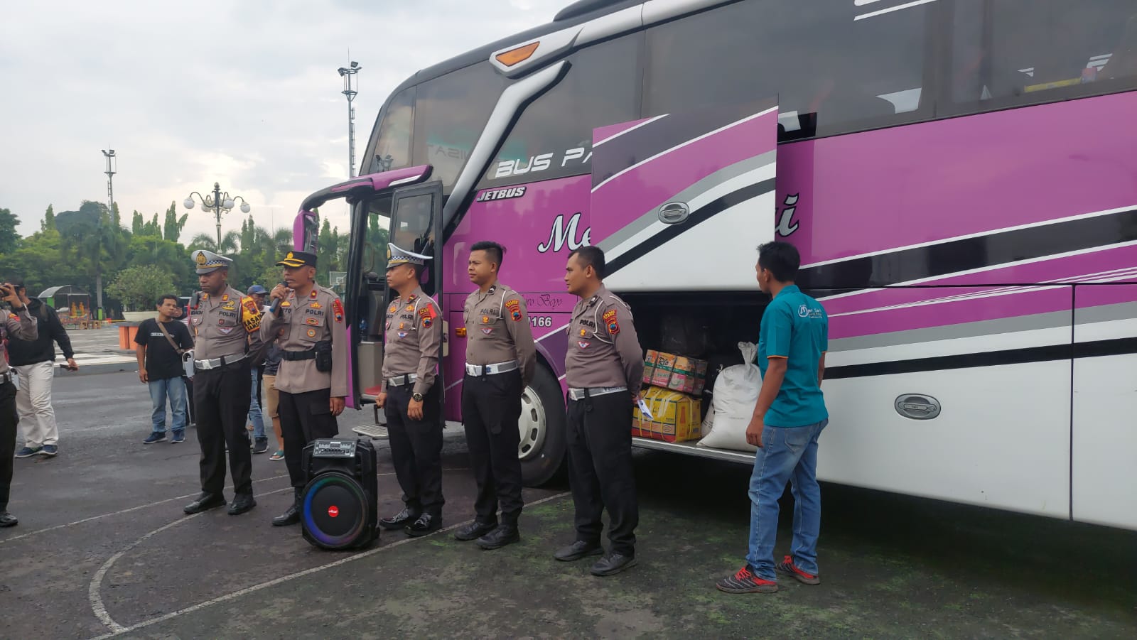 Sebanyak 50 Peserta Balik Mudik Gratis Polres Blora Diberangkatkan Menuju Jakarta