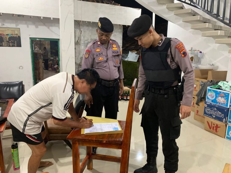 Intensifkan Operasi Pekat, Sat Samapta Polres Pekalongan Sita Puluhan Botol Miras