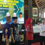 Bupati Serahkan Pentasyarufan Zakat Fitrah ASN dan BUMD Kepada Ketua Baznas