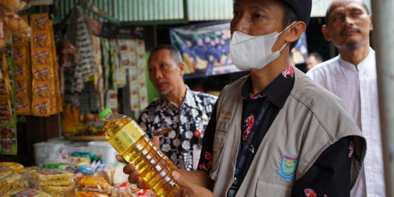 Tim Monitoring Dinperindag Purbalingga Temukan Makanan Kedaluarsa