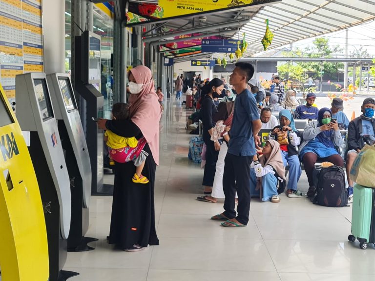 Volume Penumpang KA sampai H+4 Lebaran Masih Tinggi, Ini Imbauan KAI Daop 4 ke Pelanggan