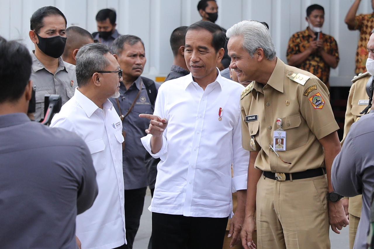 Jokowi, Zulkifli Hasan dan Ganjar Cek Tiga Pasar, Harga Kepokmas Turun dan Stabil