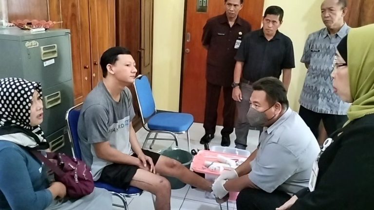 Ratusan Warga Difabel Batang Terima Bantuan Kemensos