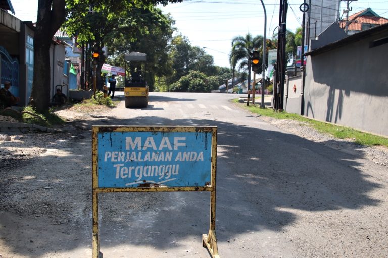 Ditarget Selesai Sebelum Lebaran, Pemeliharaan Rutin Jalan di Blora Kota