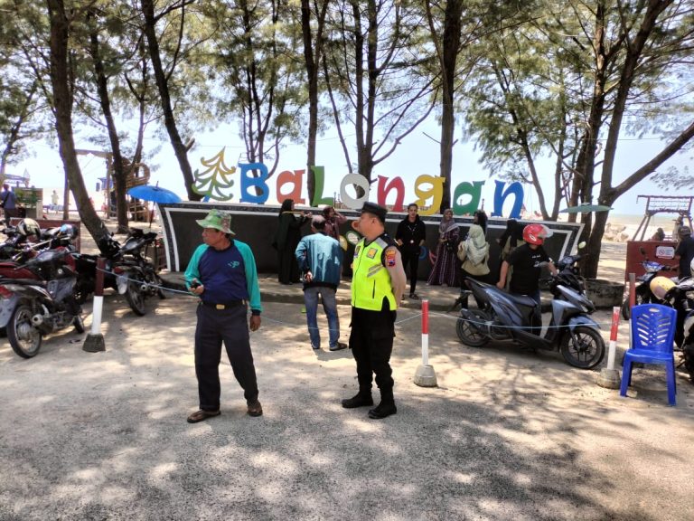 H+3 Lebaran, Personel Polsek Kragan Pantau dan Patroli di Objek Wisata Pantai Balongan