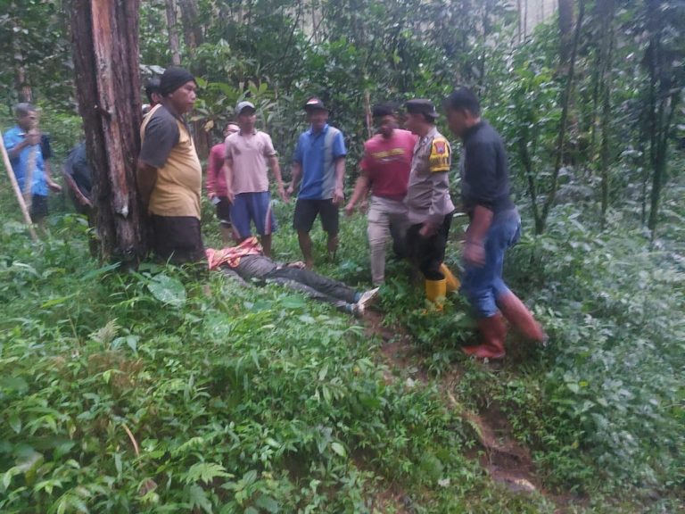 Seorang Pemuda Ditemukan Gantung Diri di Hutan Pinus Lebakbarang