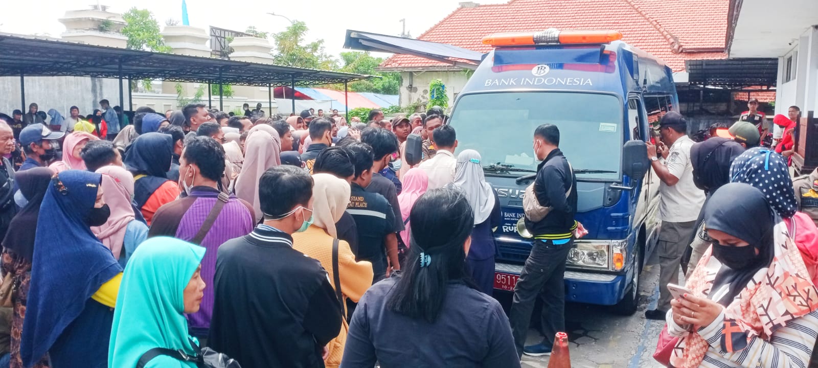 Mobile Kas Keliling BI Tegal Layani Penukaran Uang