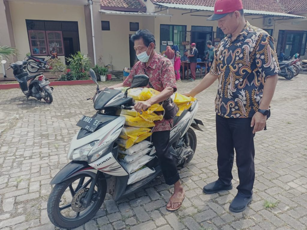 Tekan Inflasi, Puluhan Ton Beras Medium Dijual di Bawah Harga Pasaran