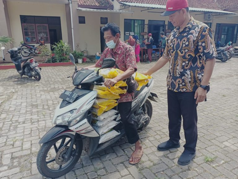 Tekan Inflasi, Puluhan Ton Beras Medium Dijual di Bawah Harga Pasaran